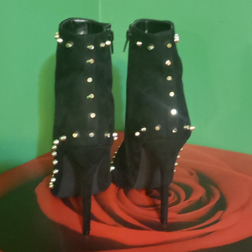 Lilana Booties - Picture 3 of 4